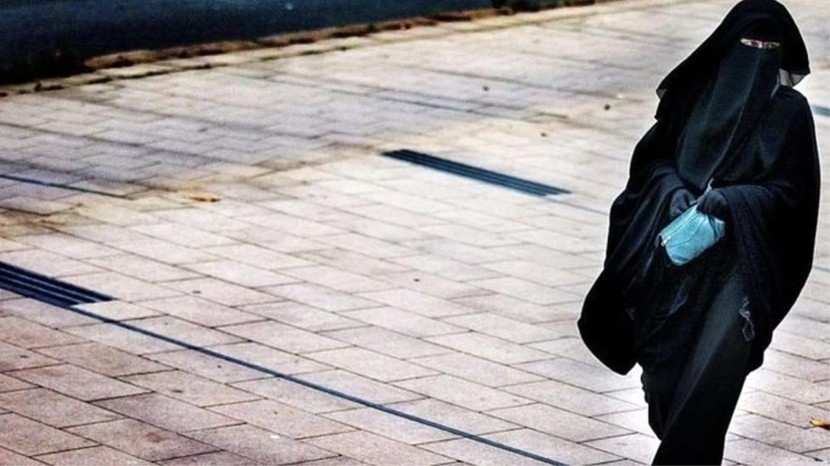 Hollanda\'da burka ve peçe yasağı yürürlüğe girdi