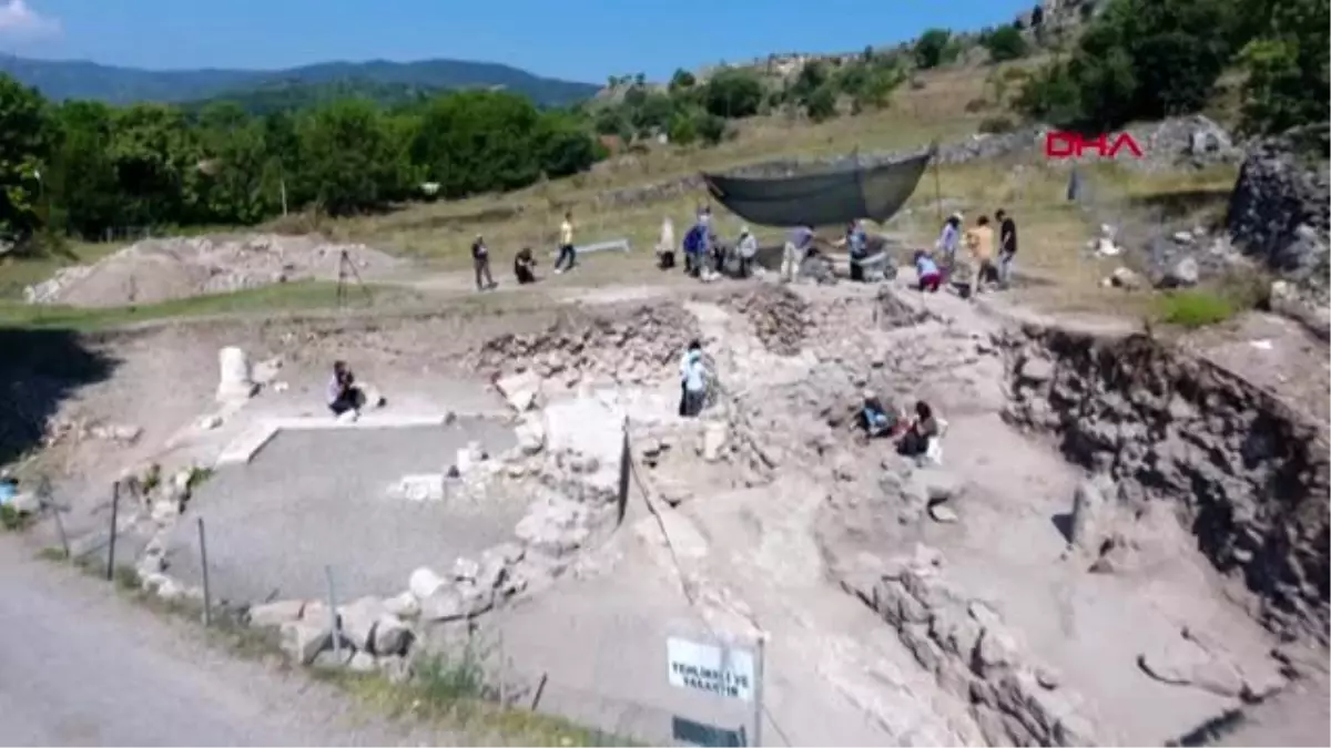 KARABÜK Hadrianapolis antik kentinde cam atölyesi bulundu