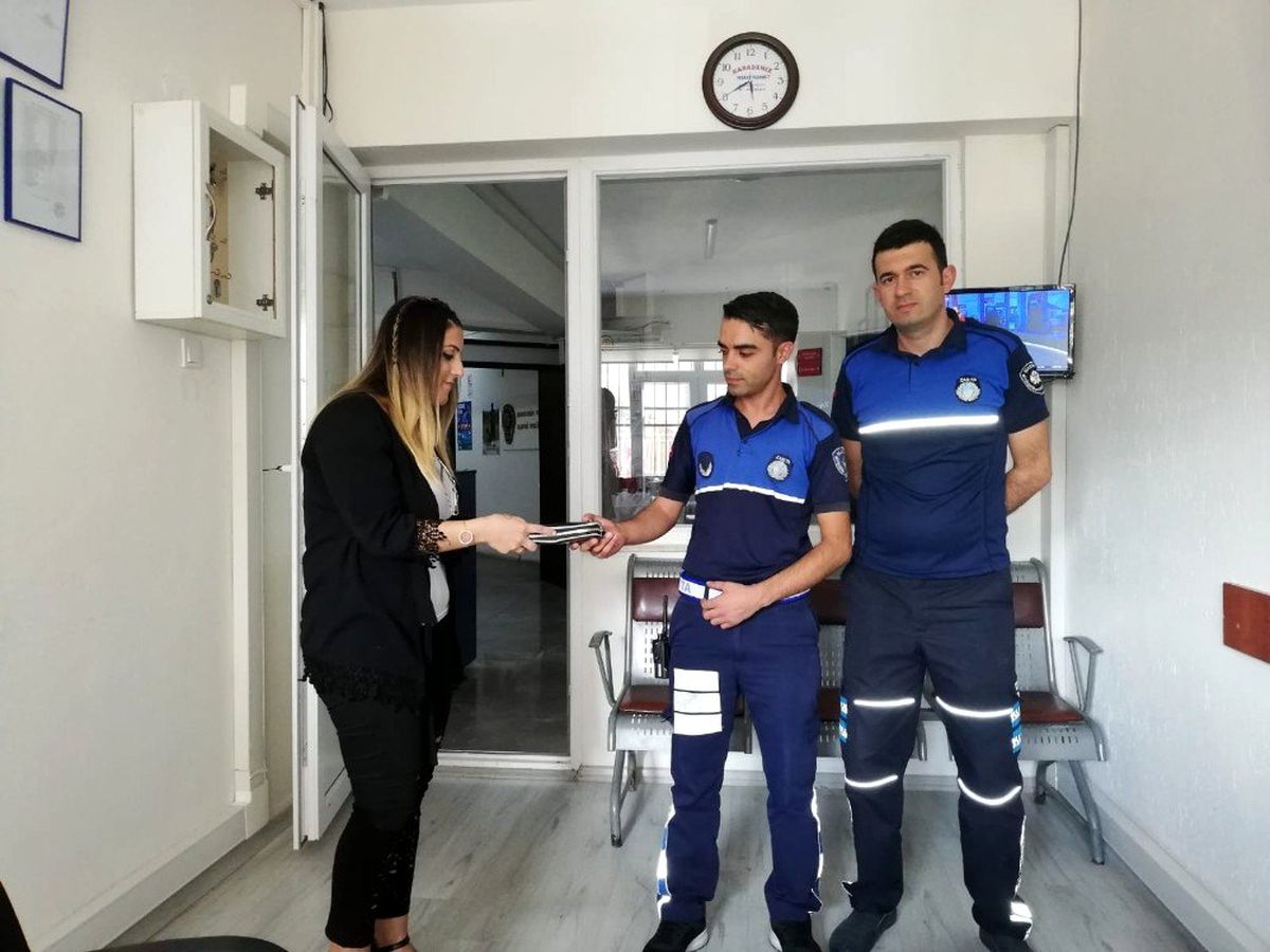 Manisa\'da zabıta ekiplerinden örnek davranış