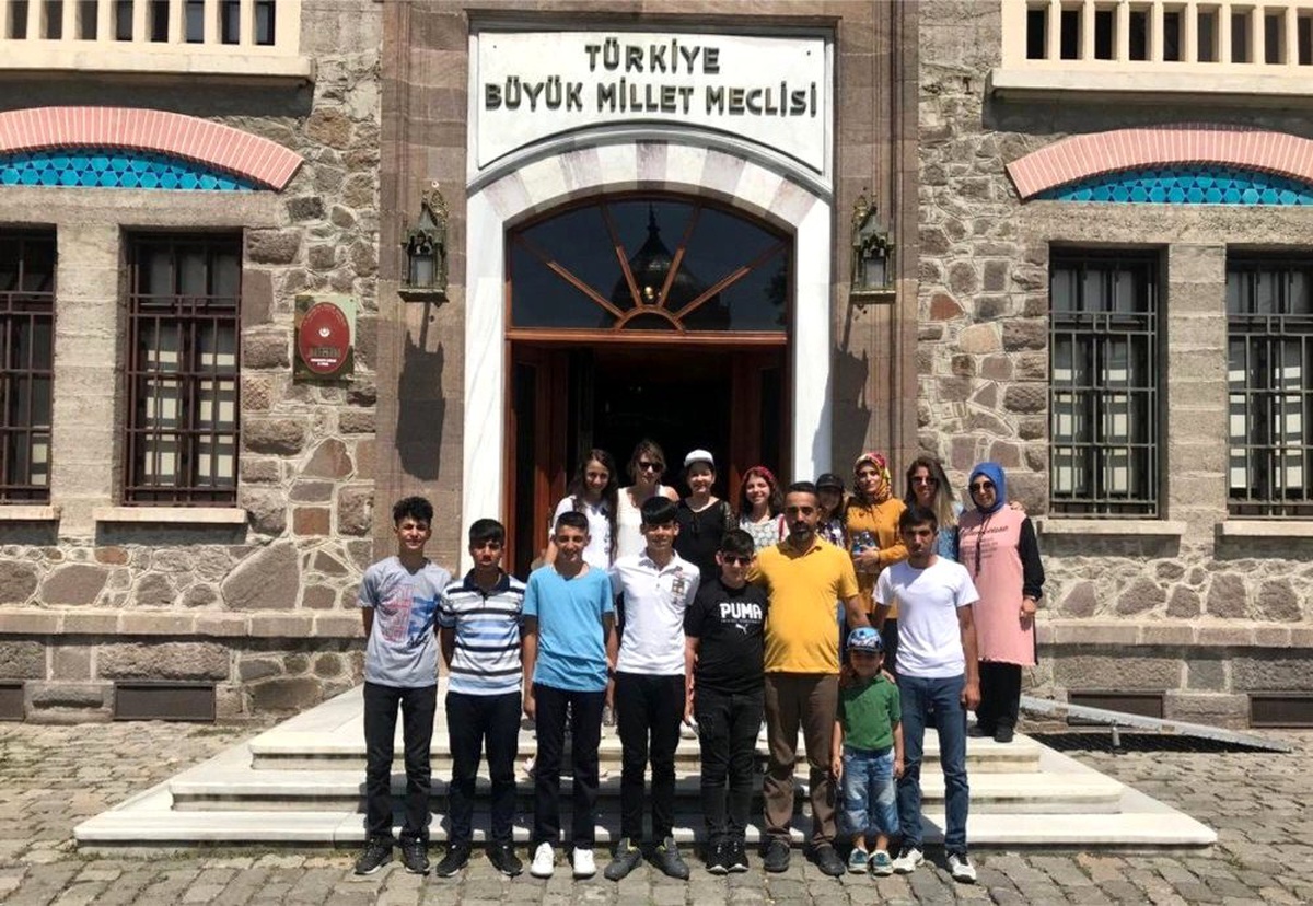 Milletvekili Erol, Elazığlı öğrencileri Ankara\'da misafir etti