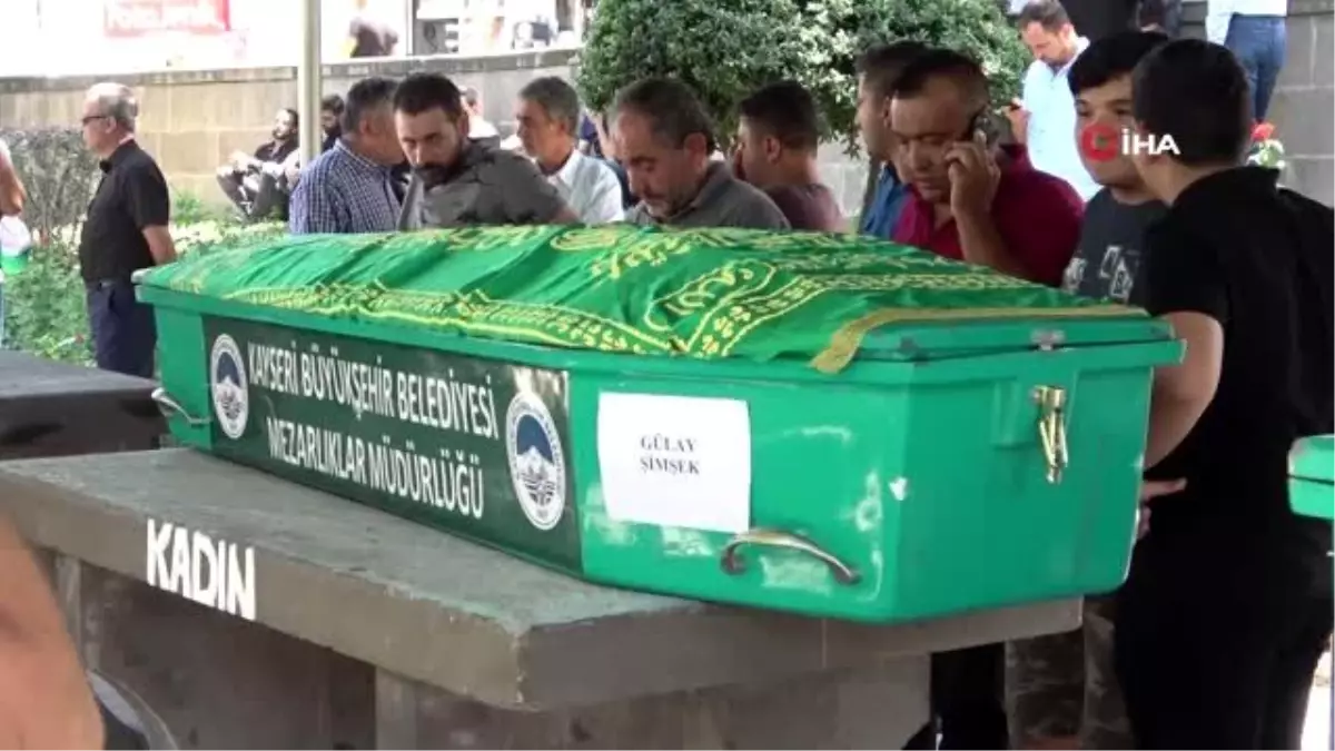 Sokak ortasında 4 kurşunla infaz edilen kadın toprağa verildi