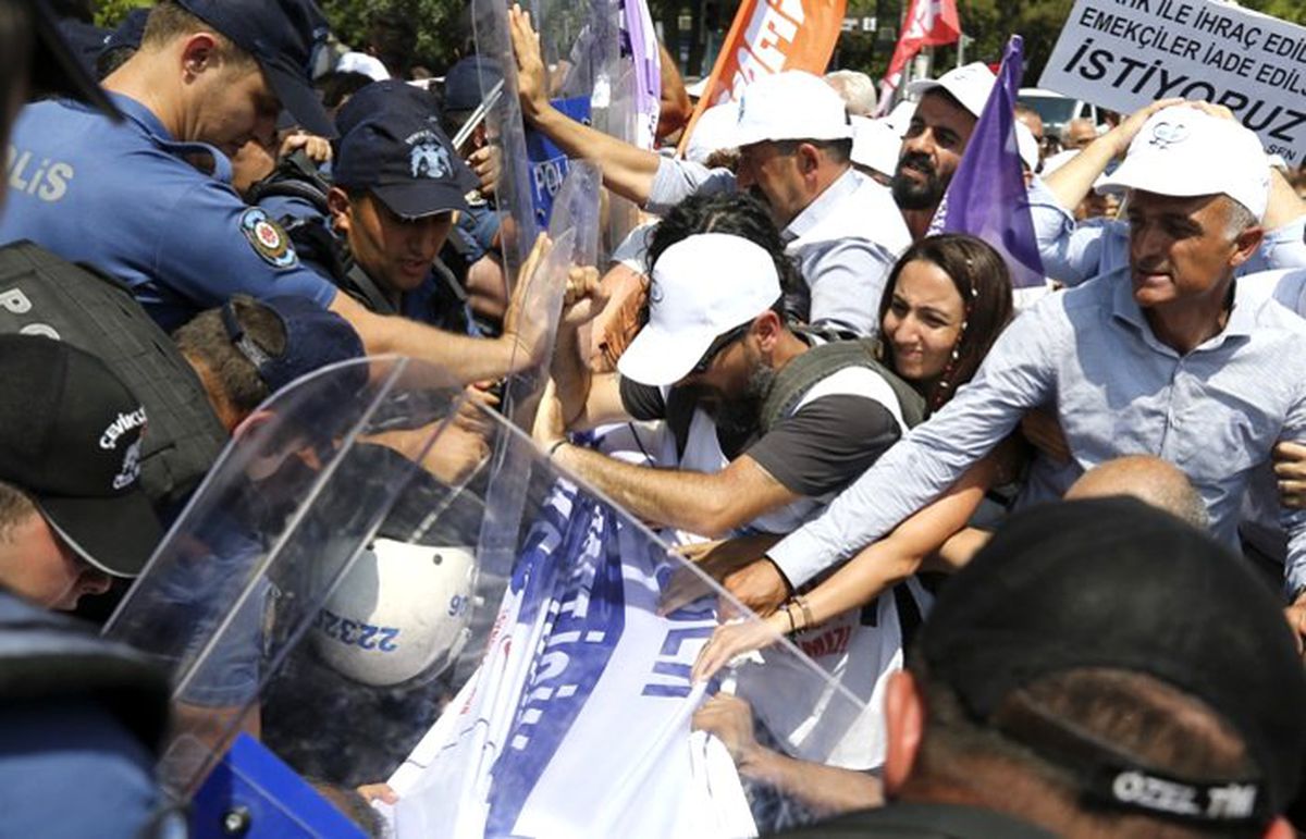 Toplu sözleşme eyleminde 6 gözaltı 