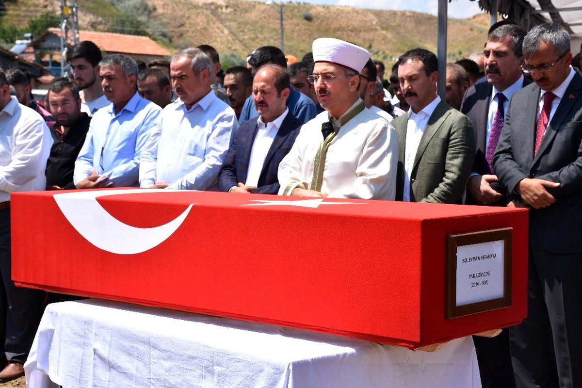Trafik kazasında hayatını kaybeden uzman çavuş Kırıkkale\'de toprağa verildi
