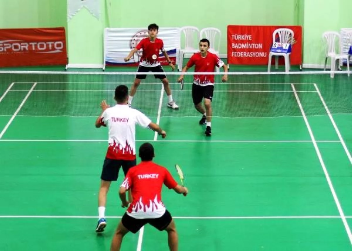 Uluslararası 17 Yaş Altı Badminton turnuvası başladı