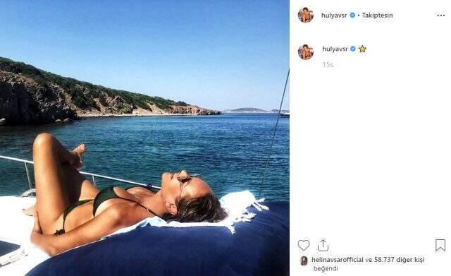 Ünlü şarkıcı Hülya Avşar, bikinili pozuyla yıllara meydan okudu