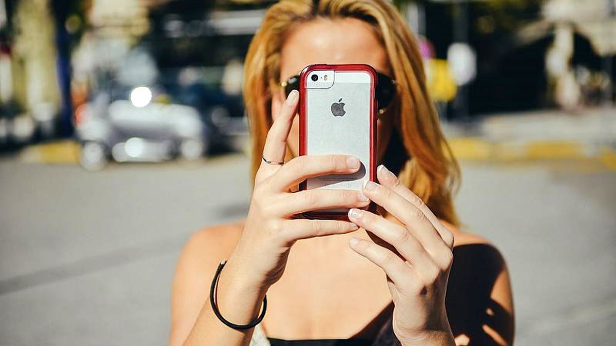 Akıllı telefon zombileri: Her 5 kazadan birine yaya cep telefonu kullanıcıları sebep oluyor