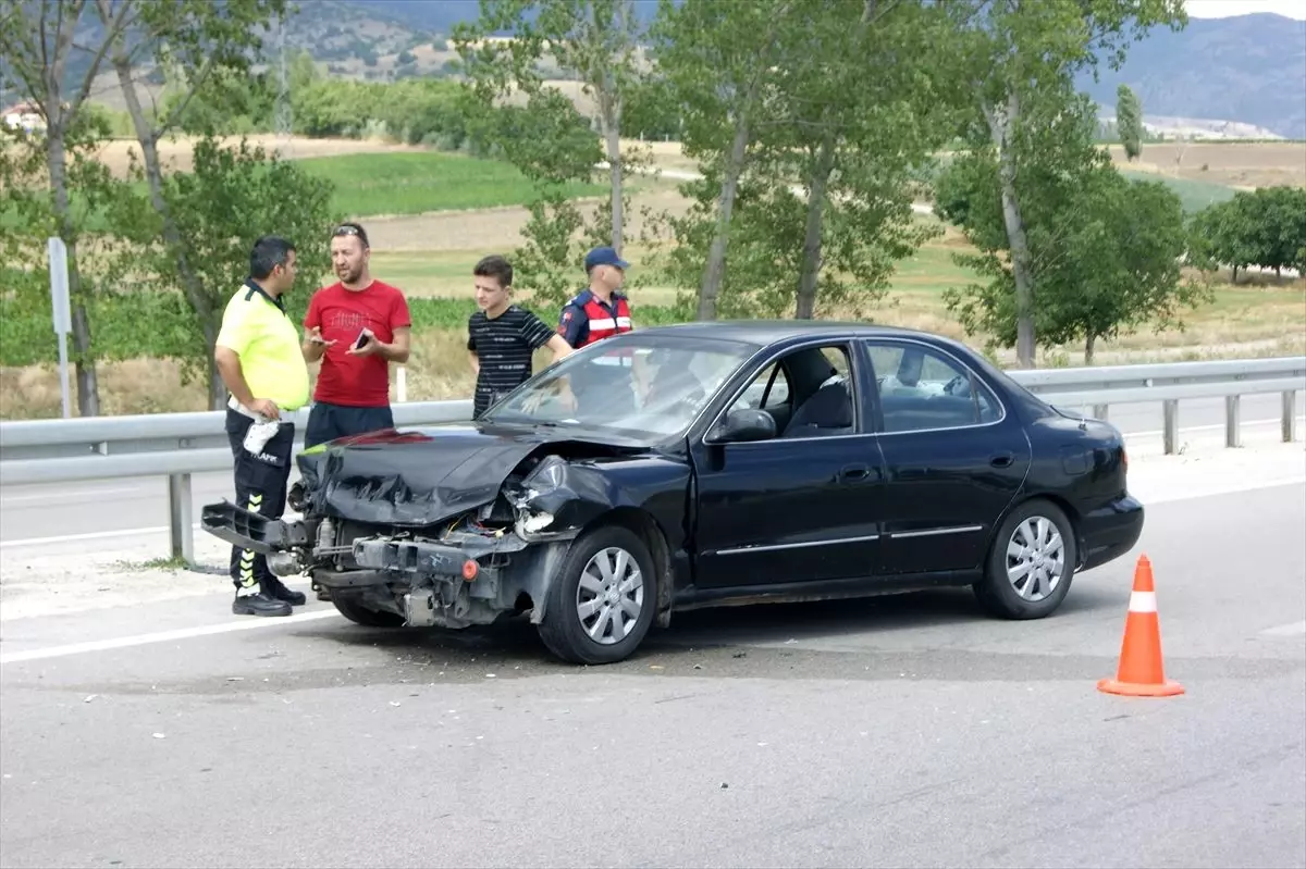 Amasya\'da trafik kazası: 3 yaralı