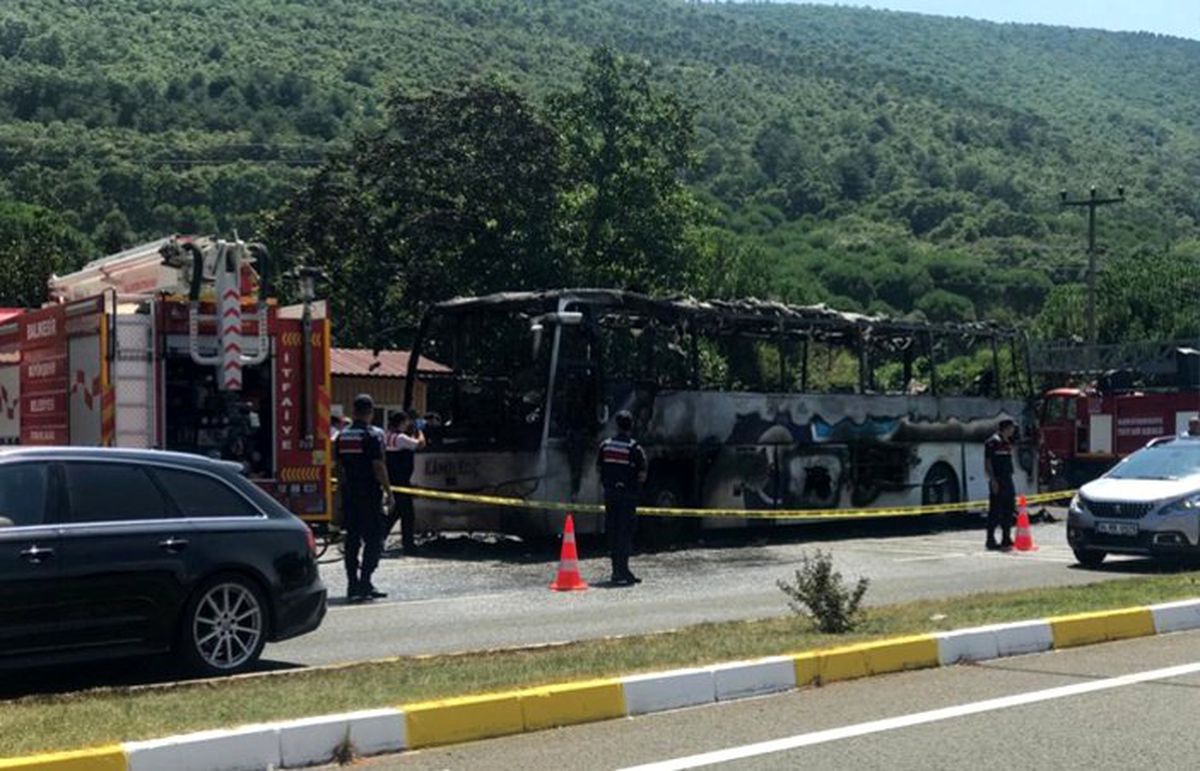 Balıkesir\'de seyir halindeki otobüste yangın