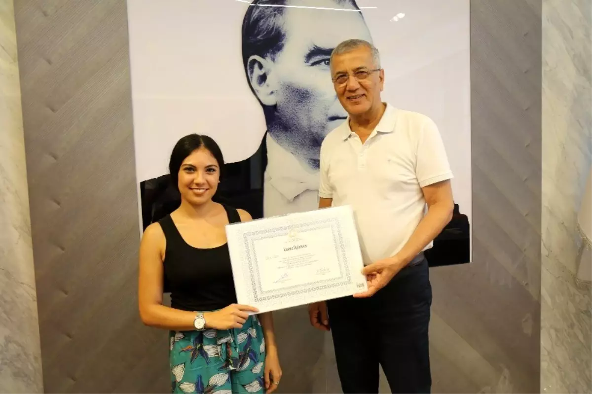 Belediye başkanının desteğiyle hukuk fakültesini bitirdi