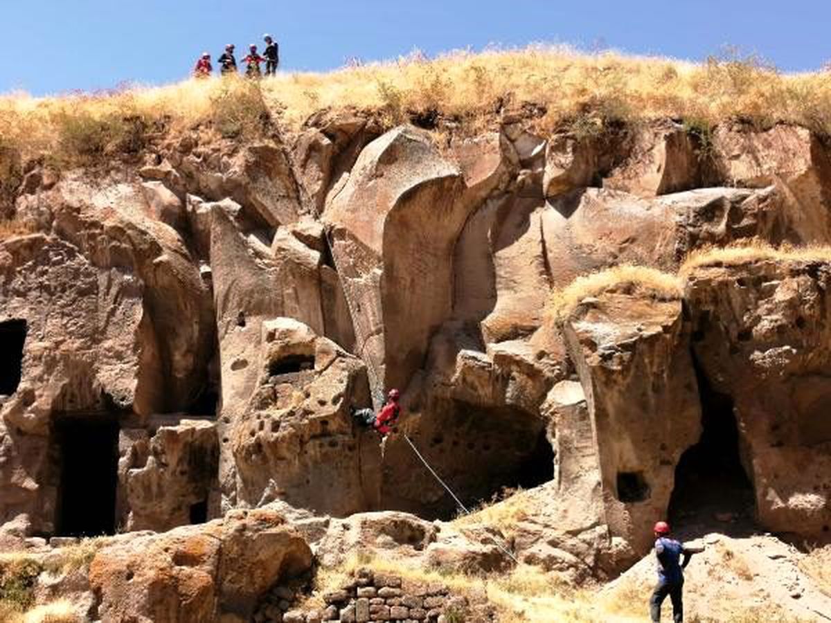 Bitlis\'te kayalıklarda yaralı kurtarma tatbikatı