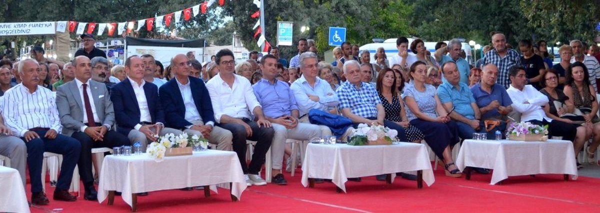 Burhaniye\'de kitapseverler Ören\'e akın etti