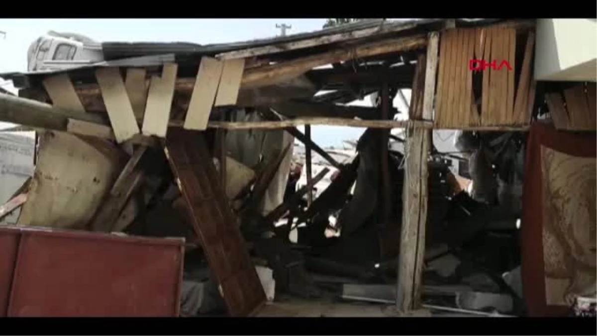 Bursa Odun yüklü TIR, eve çarptı