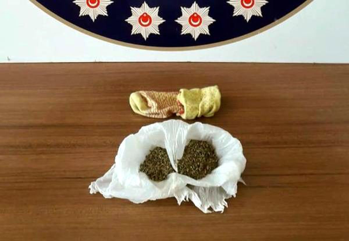 Çocuk çorabı içinden uyuşturucu çıktı