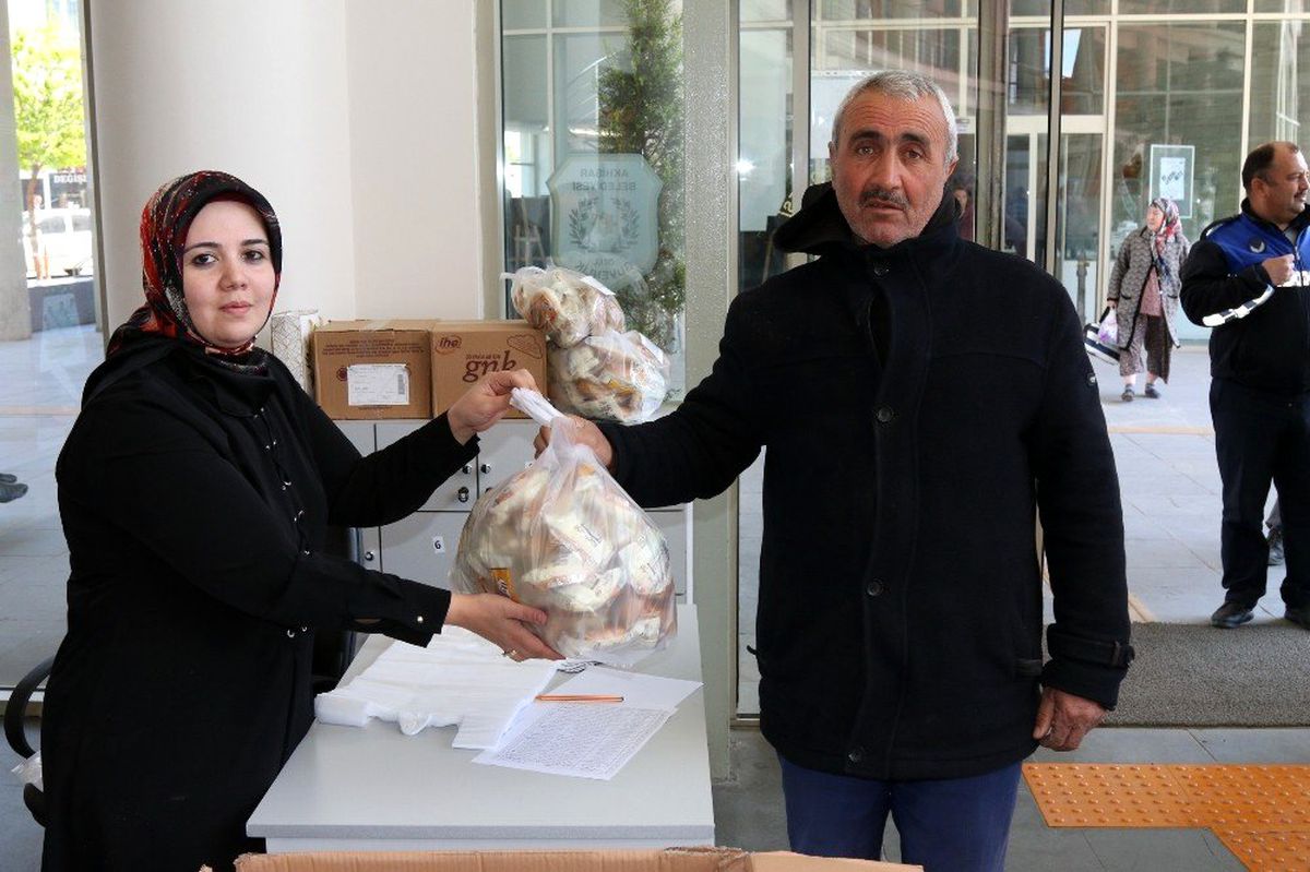 Çölyaklı vatandaşların ekmeği Akhisar Belediyesinden