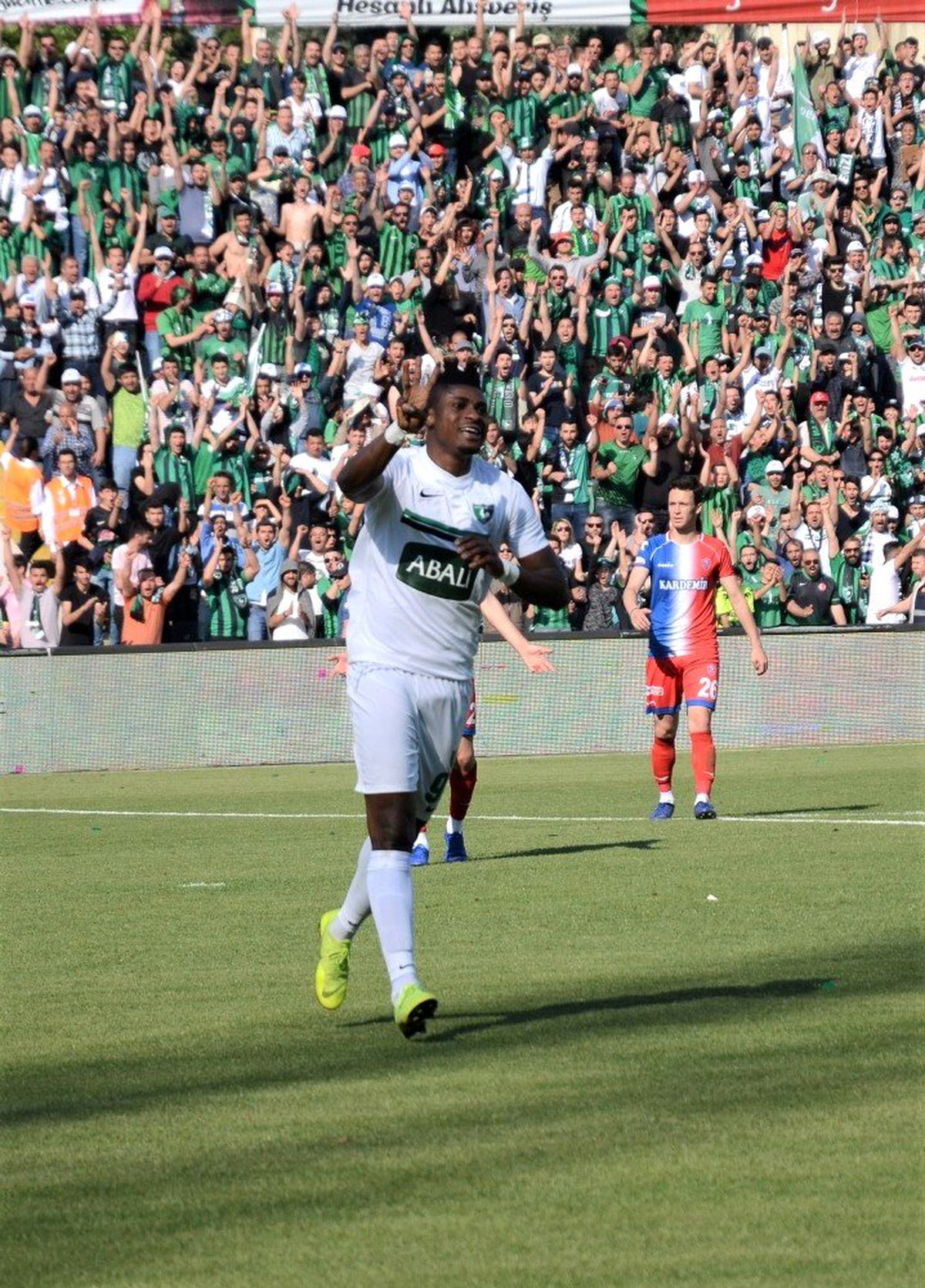 Denizlispor\'da Kehinde ile yollar ayrıldı