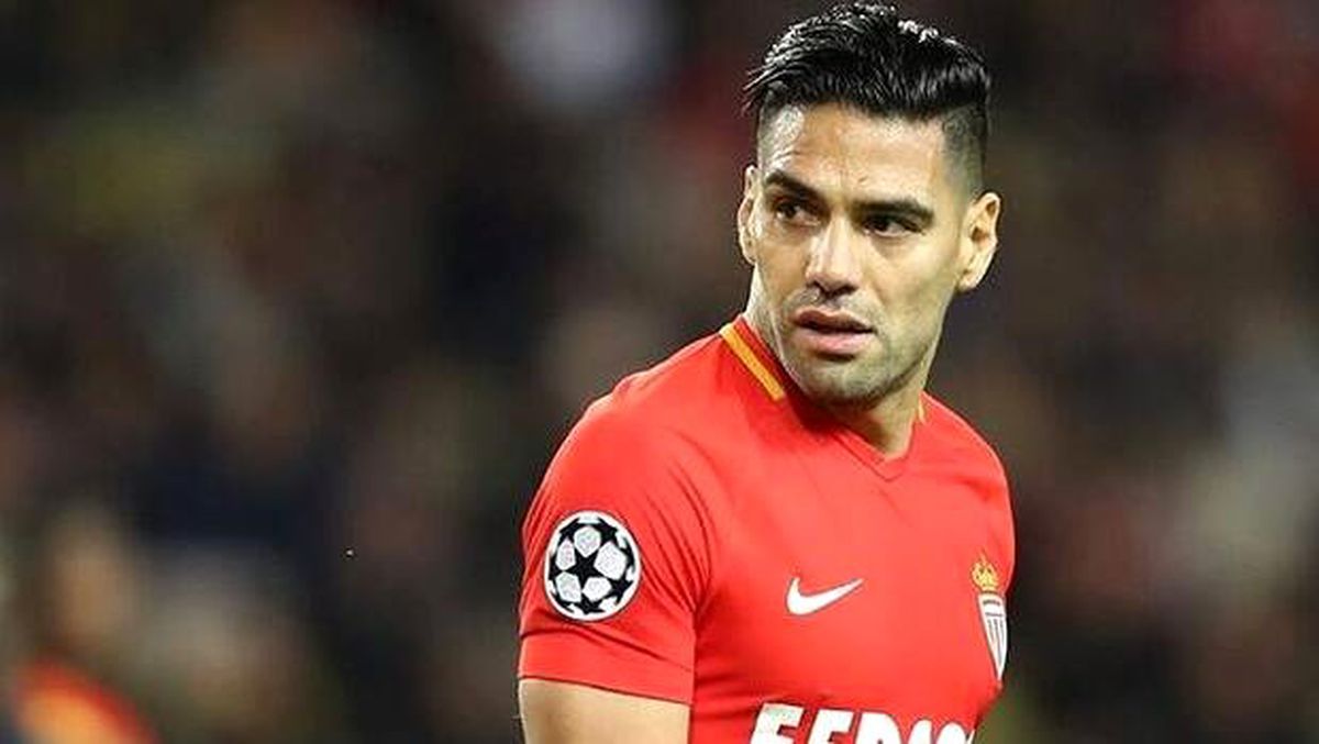 Galatasaray\'da Falcao depremi! Transfer...