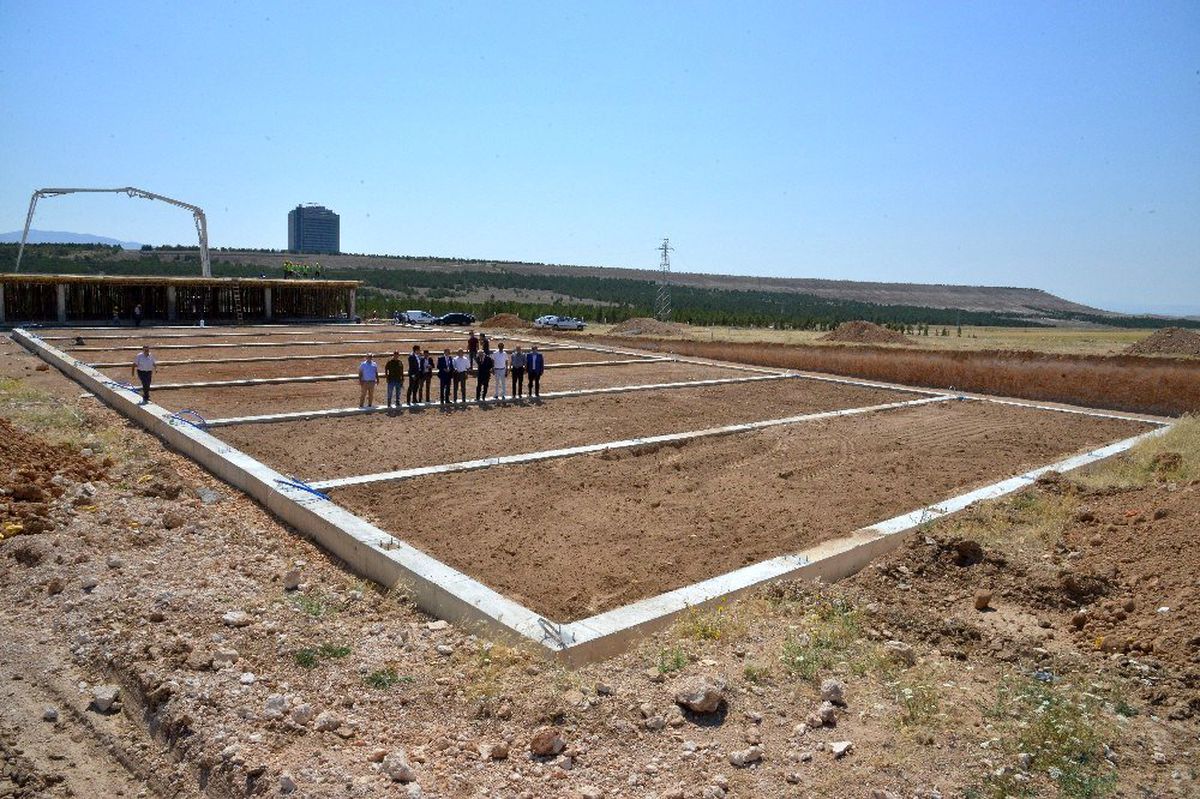 KAEÜ\'si Rektörü Karakaya, termal sera inşaatı alanını inceledi