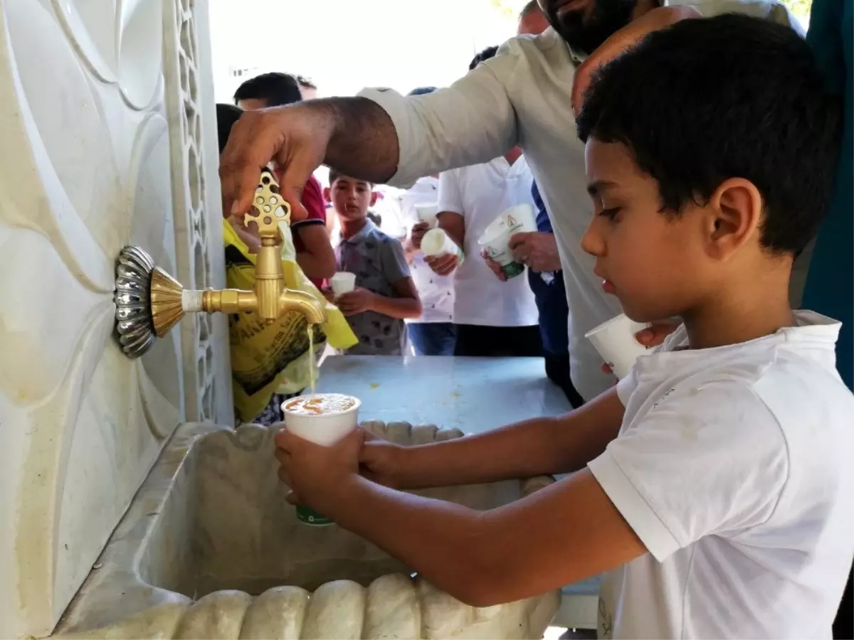 Karaköprü\'de ikram çeşmesinden limonata akıyor