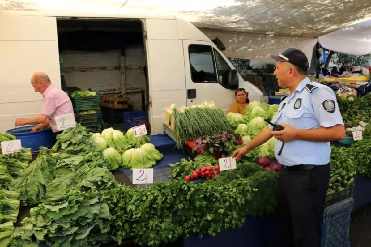 Kartal Belediyesi zabıta ekiplerinden pazarlarda sıkı denetim