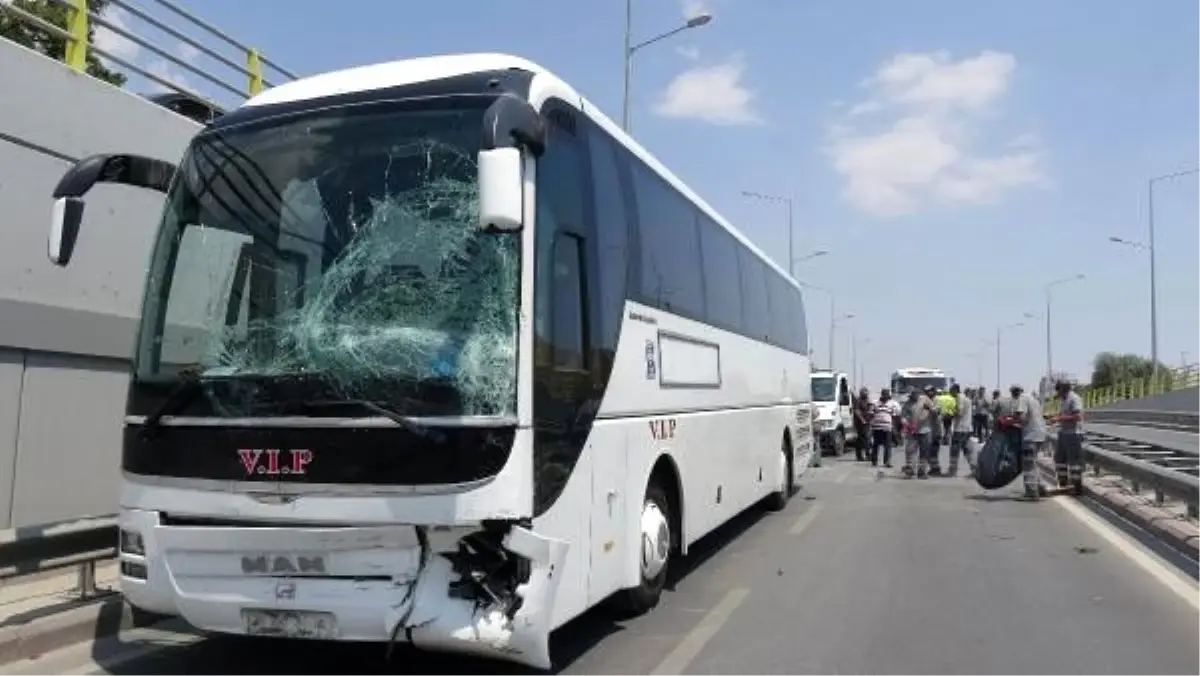 Konya\'da 4 araçlı zincirleme trafik kazası: 6 yaralı