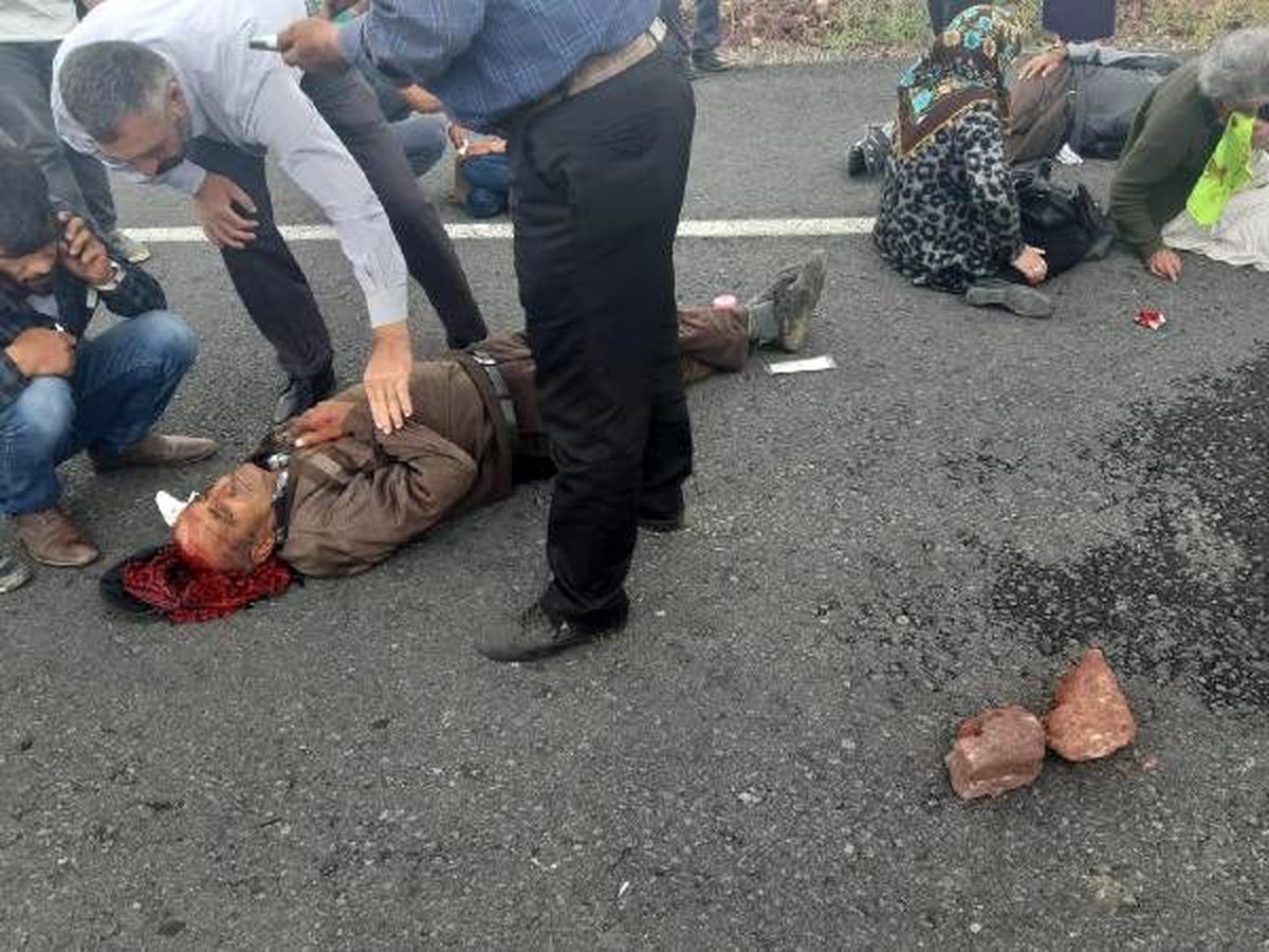 Şiddetli rüzgar, diyaliz hastalarının minibüsünü devirdi: 6 yaralı