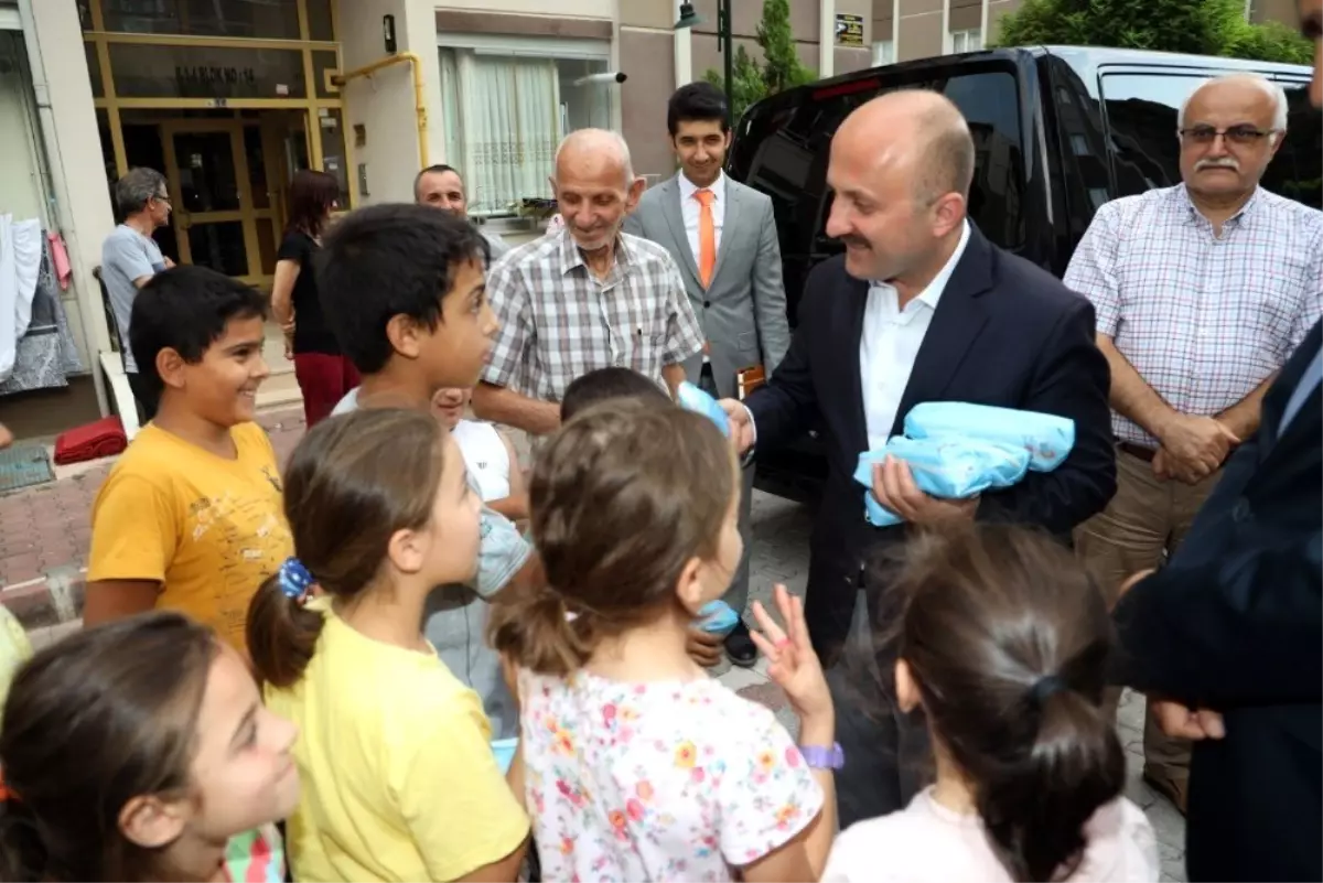 Vali Varol\'dan hastalara moral ziyareti, çocuklara diş bakım seti