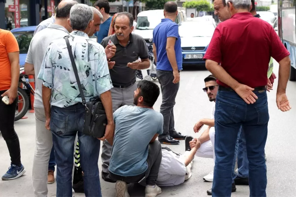 Yaşlı adama çarptı, kartvizitini görgü tanıklarına bırakıp gitti