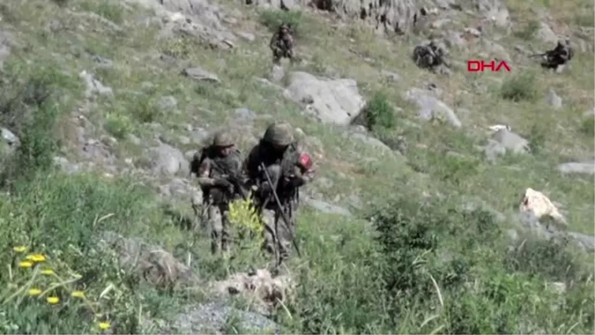 25 yıl önce PKK\'ya katılan 2 terörist, ikna çalışmasıyla teslim oldu