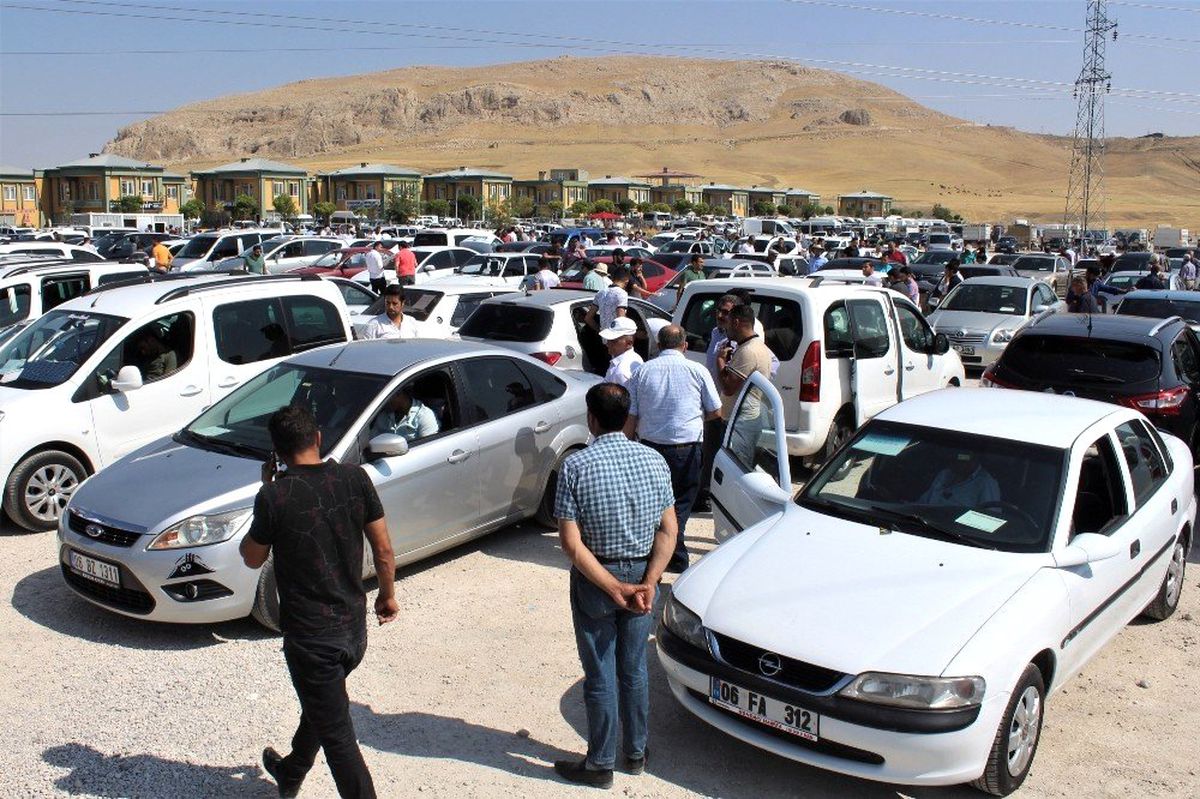 Açık oto pazarında düşük model araçlara rağbet