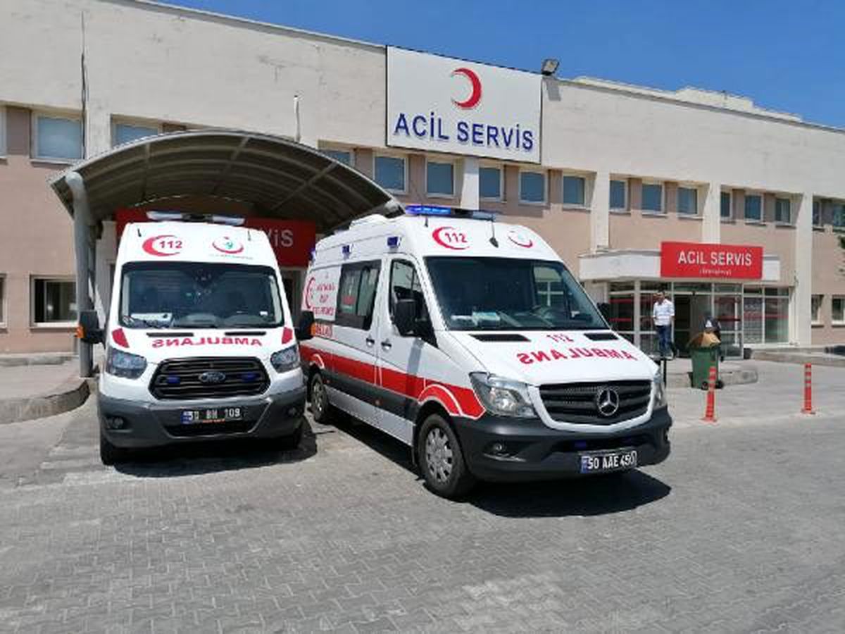 Azerbaycanlı turistleri taşıyan midibüs devrildi: 14 yaralı