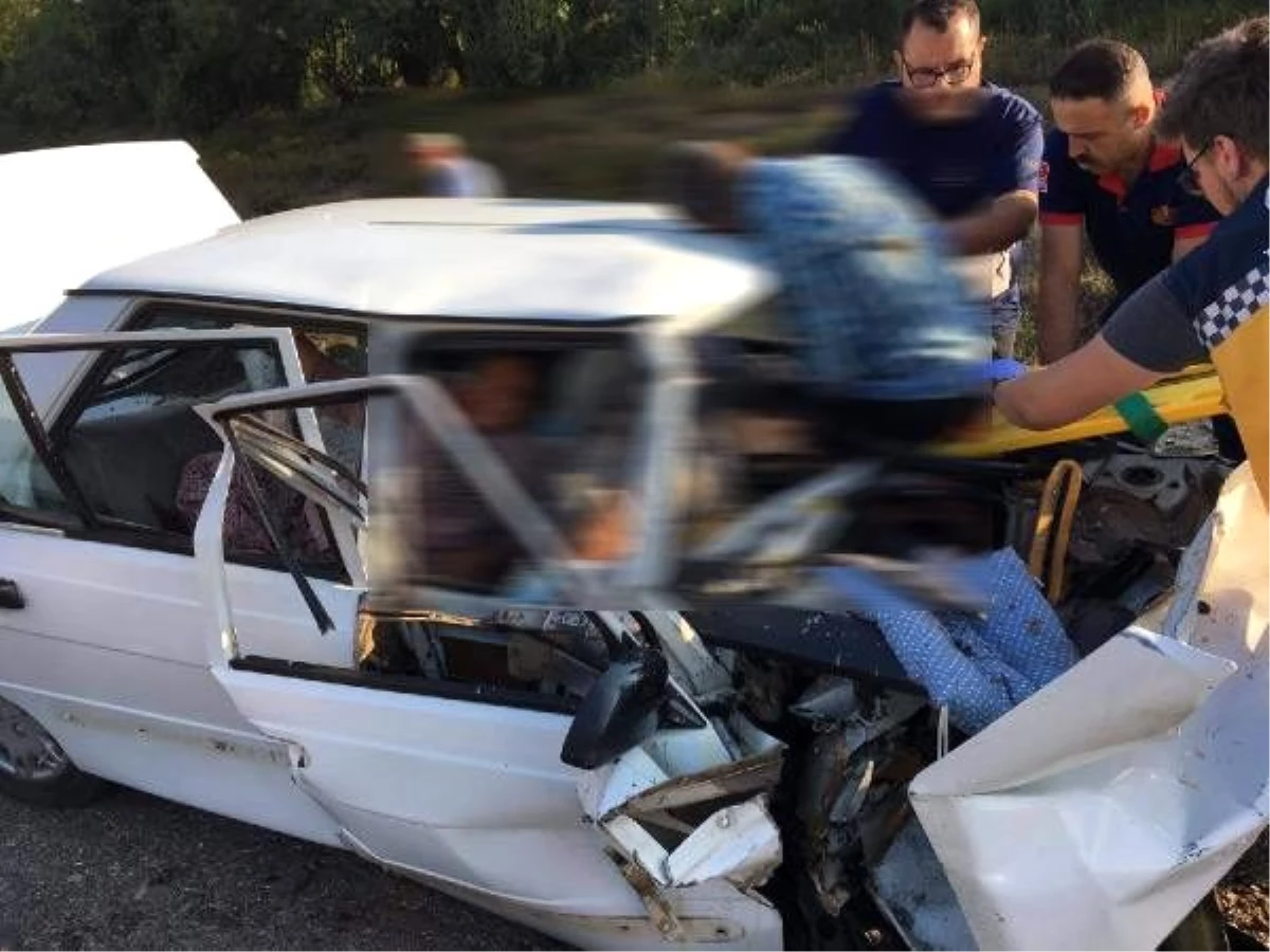 Çanakkale\'de iki otomobil çarpıştı: 2 ölü, 2 yaralı