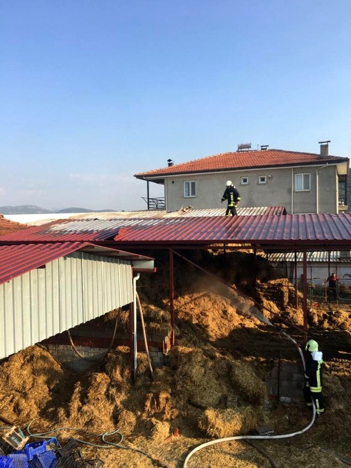 Denizli\'de 3 bin saman balyası yangında kül oldu