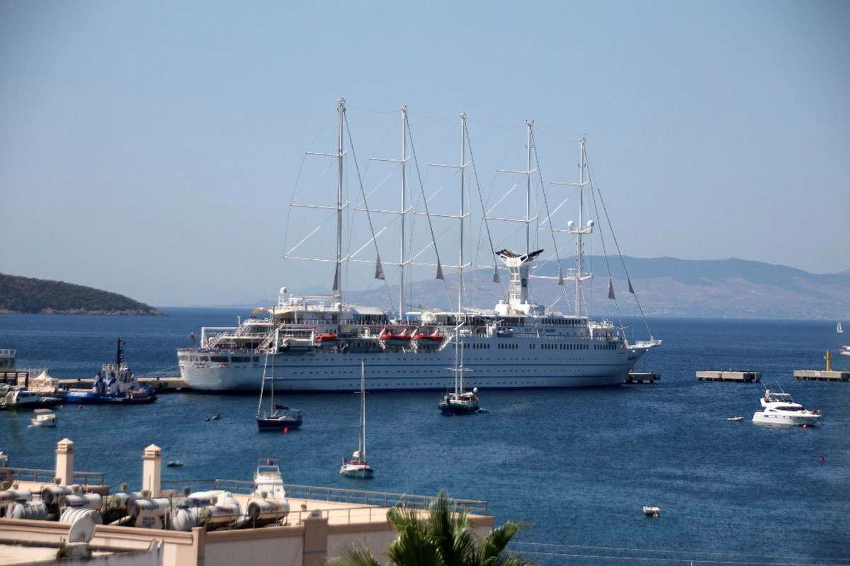 Dünyanın en büyük yelkenli yolcu gemisi Bodrum