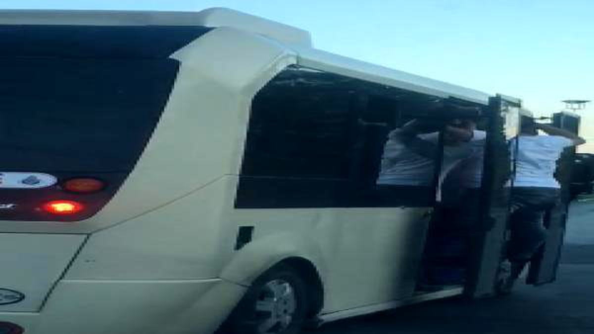 Esenler\'de minibüs\'te tehlikeli yolculuk kamerada