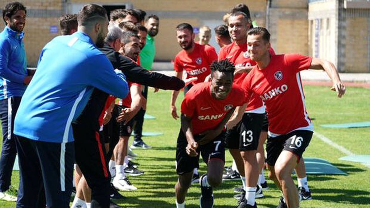 Gazişehir Gaziantep\'te yeni transferler idmanda