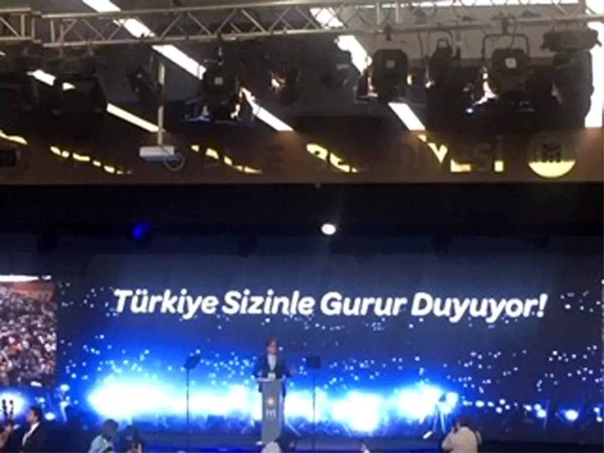 İYİ Parti kurultayında basın mensuplarına tepki