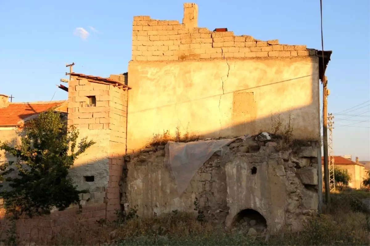 Kapadokya\'da bahçe çöktü, ortaya yeraltı şehri çıktı