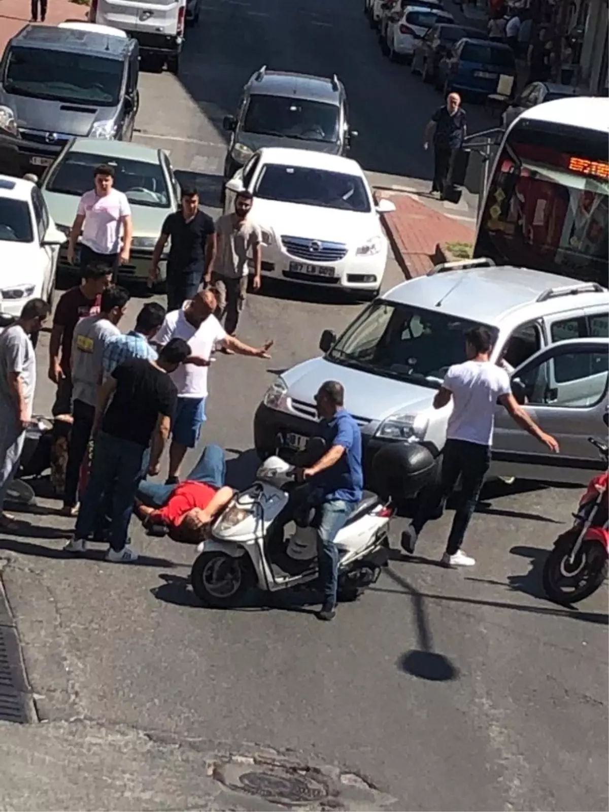 Kdz. Ereğli\'de otomobil ile motosiklet çarpıştı: 1 yaralı