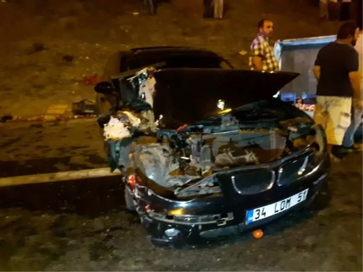 Kontrolden çıkan otomobilin çarptığı sebze yüklü kamyonet devrildi, 2 yaralı