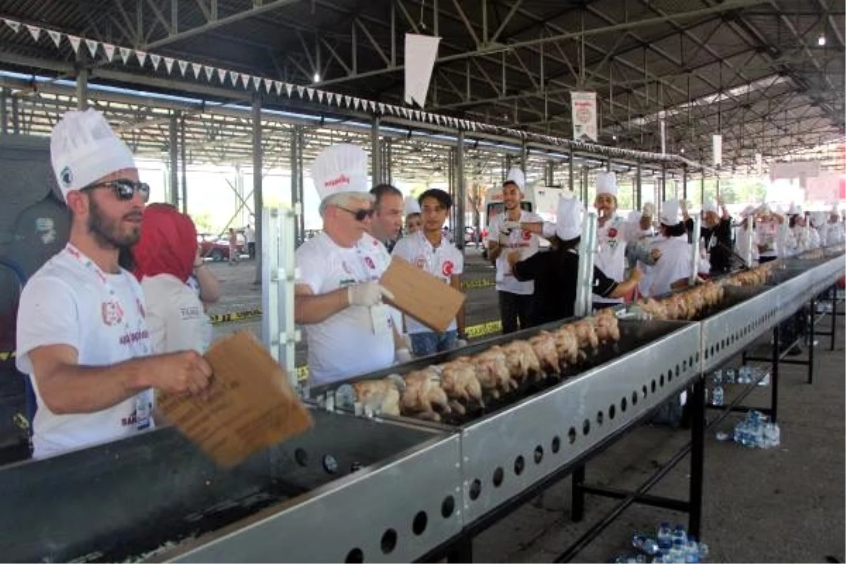 Mengen\'de aşçılık festivalinde \'tavuk çevirme\' rekor denemesi