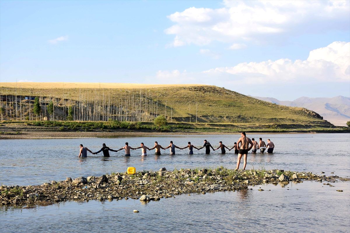 Murat Nehri\'ne giren çocukların boğulması
