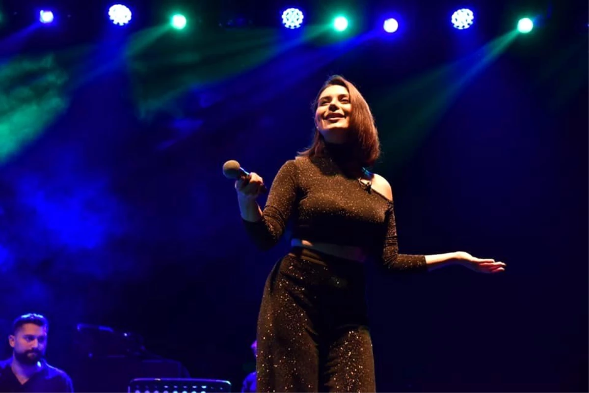 Sanatçı Gizem Coşkun "Güzel Geceler" Konserlerinde sahne aldı