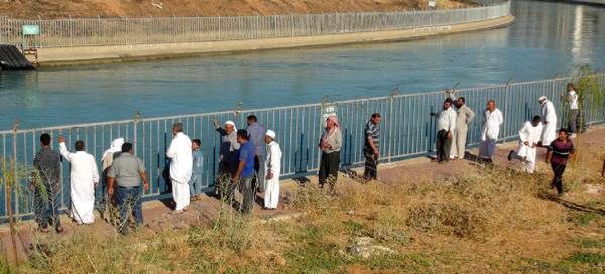 Serinlemek için sulama kanalına giren genç kayboldu