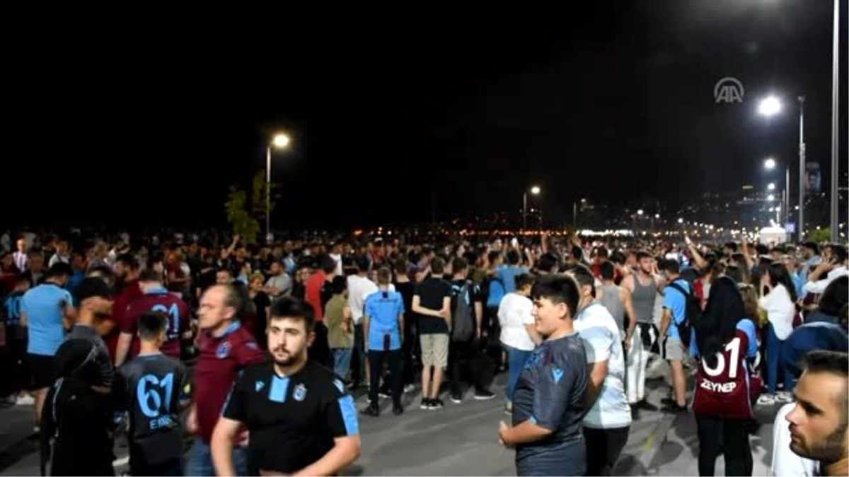 Trabzonspor\'un 52. kuruluş yıl dönümü meşalelerle kutlandı