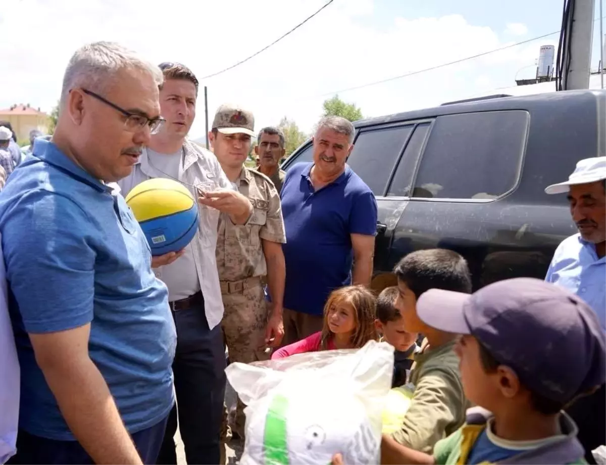 Vali Doç. Dr. İlker Gündüzöz, jandarma karakolu ve korucu noktalarını ziyaret etti