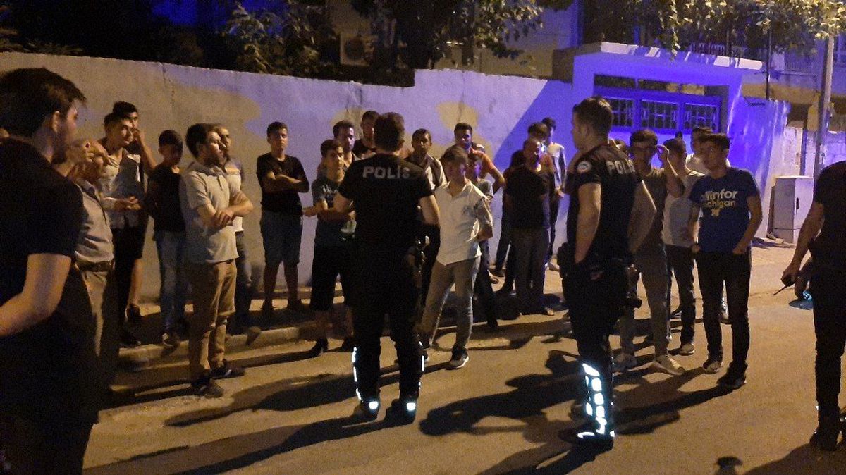 13 Yaşındaki çocuğun katil zanlısının evinin önünde gergin bekleyiş