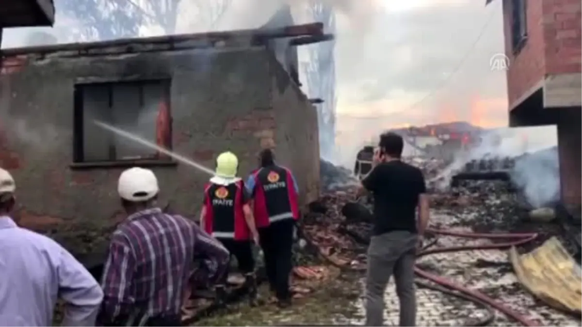 7 ev yanarak kullanılamaz hale geldi