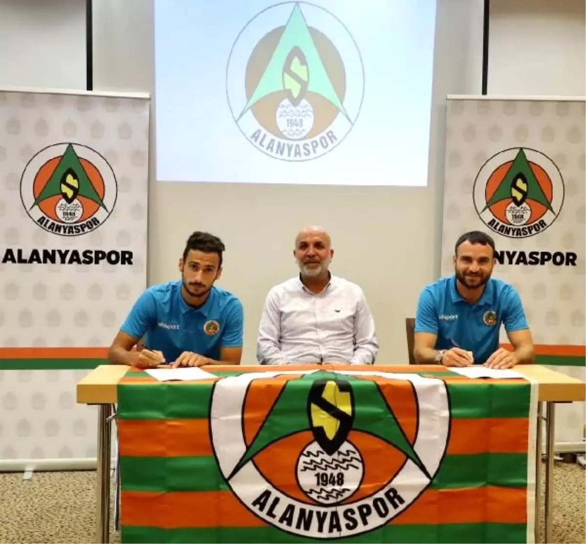 Alanyaspor\'dan Avusturya kampında çifte imza