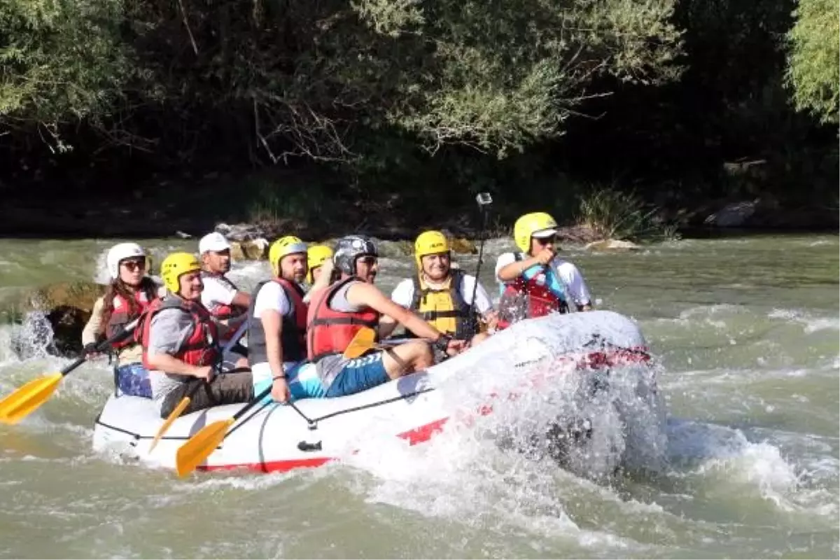 Binali Yıldırım\'ın rafting heyecanı