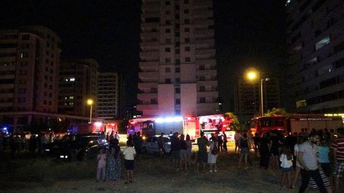 Bursa\'da, 18 katlı binanın terasında korkutan yangın